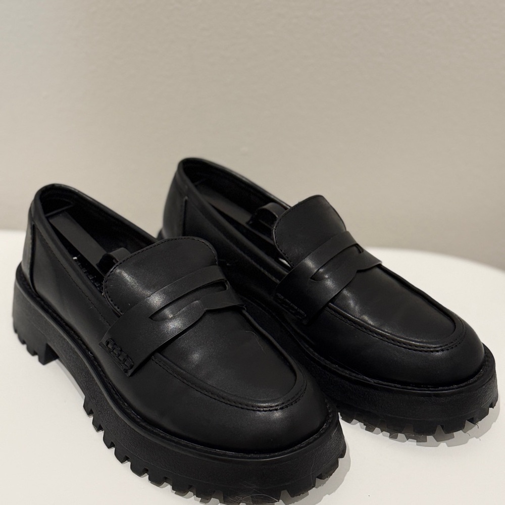 🔥Stradivarius Wide Fit Classic Black Loafers🔥
